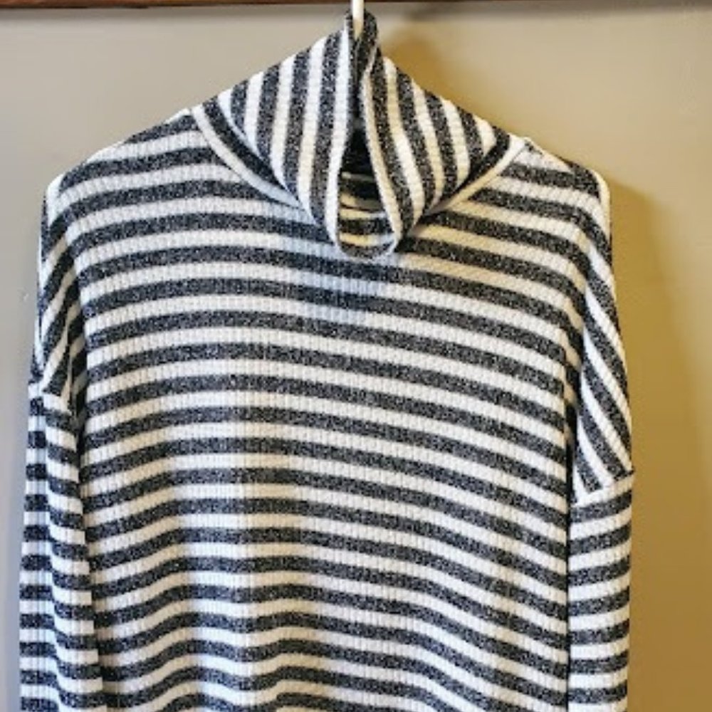 Sanctuary Lightweight Cropped Turtle Neck Sweater